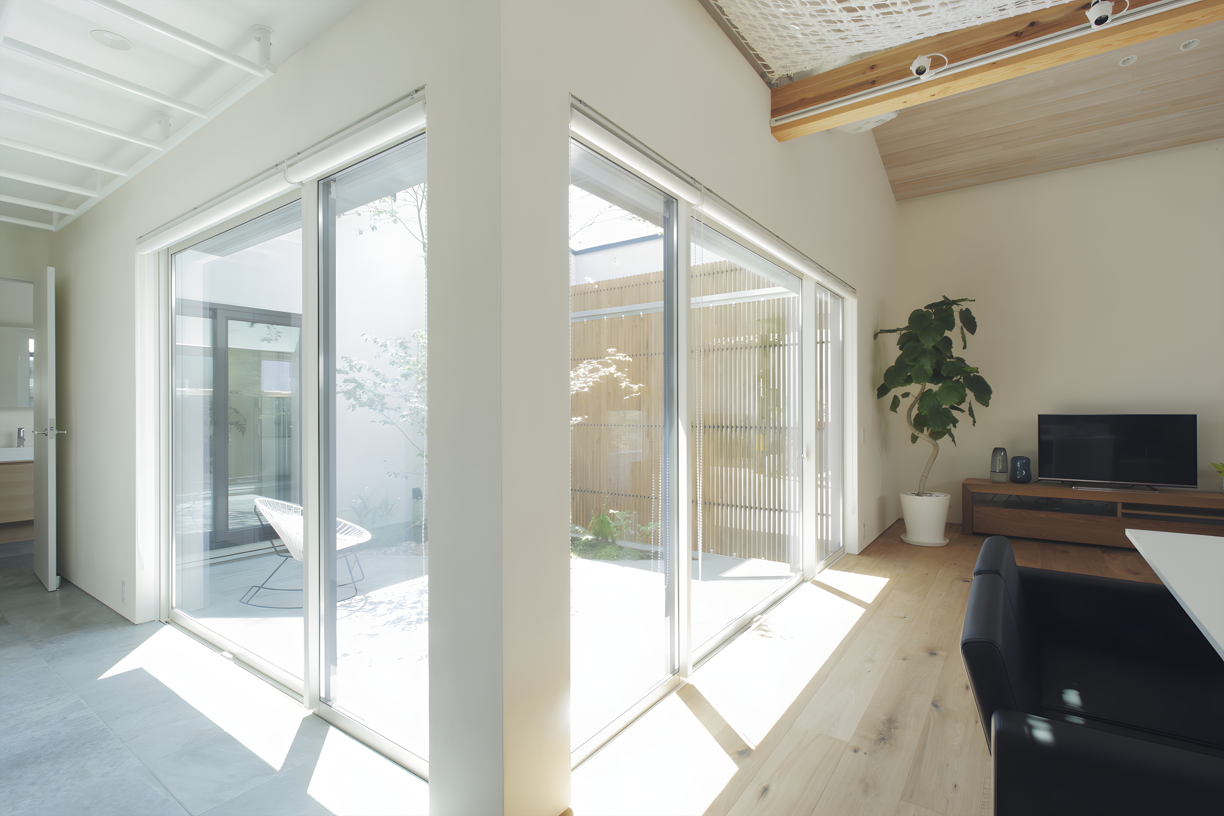 どの場所からも臨める中庭の画像