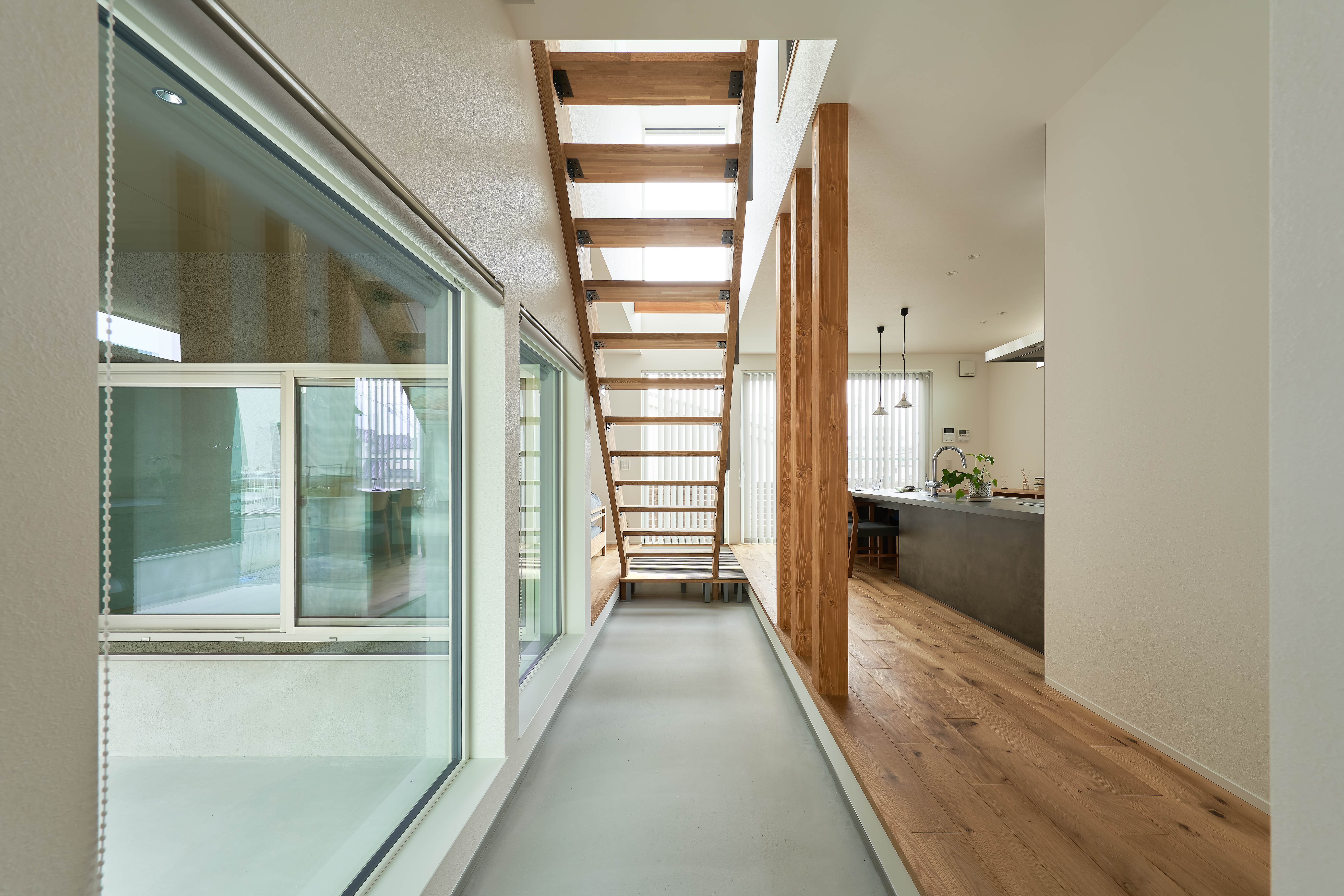 階段下のタックスペースの画像